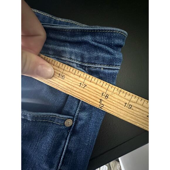 Women’s KanCan Distressed Denim Jean Shorts 4” Inseam Size 31 Blue 21-20 - Picture 5 of 7